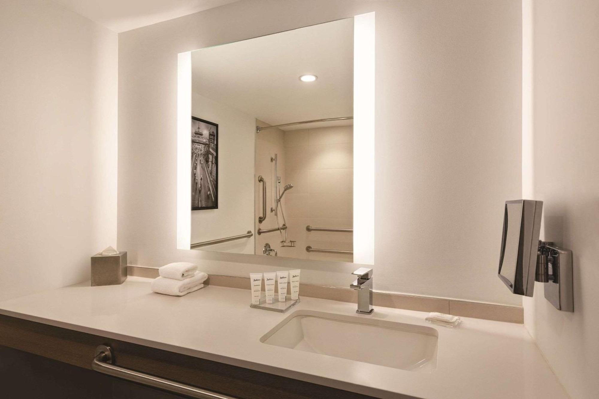 Radisson Hotel Seattle Airport Сиатак Екстериор снимка